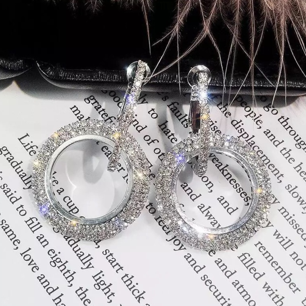 Closet-wide SALE 🌙📦 Silver Rhinestone Earrings